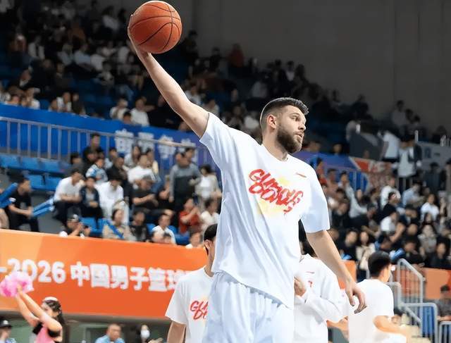 九游娱乐-19投狂砍32分16板！广东救火大外援首秀大放异彩，杜锋验货成功